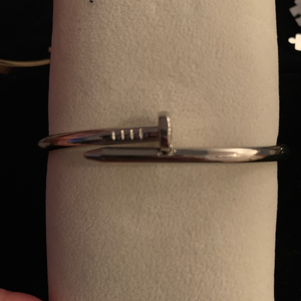 Jewelry: Bracelets